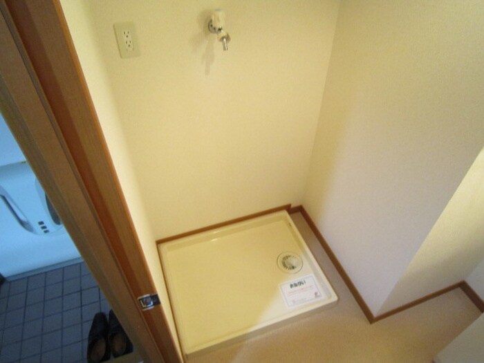 物件内観写真12　(洗濯機置場)