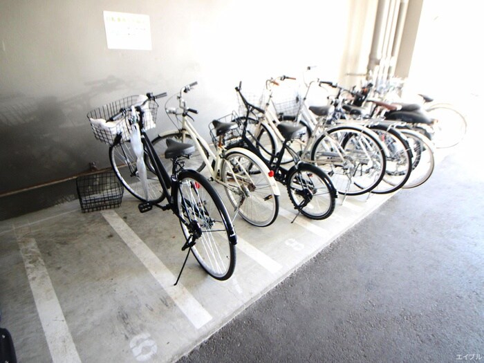 物件外観写真6　(駐輪場)