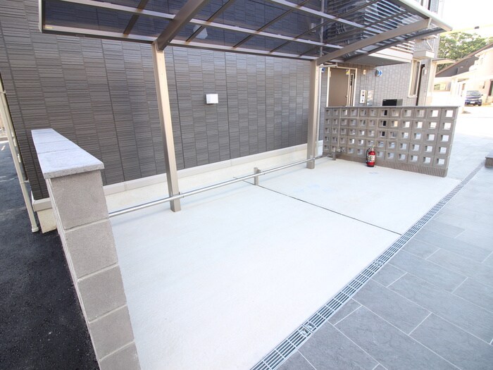 物件外観写真2　(駐輪場)