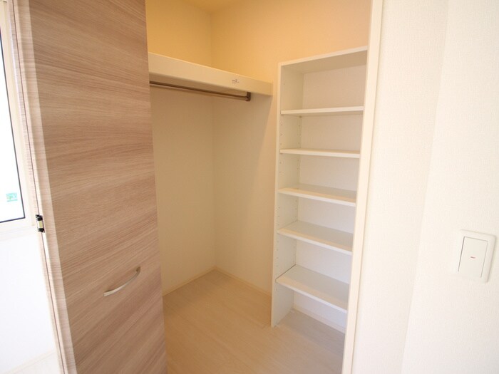 物件内観写真10　(収納)