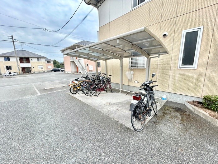 物件外観写真3　(駐輪場)