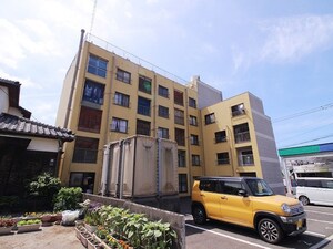 マキシム足原外観写真