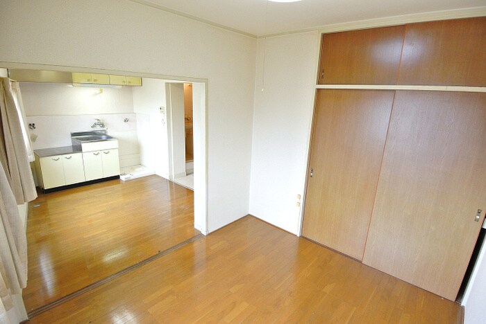 物件内観写真4　(居室)