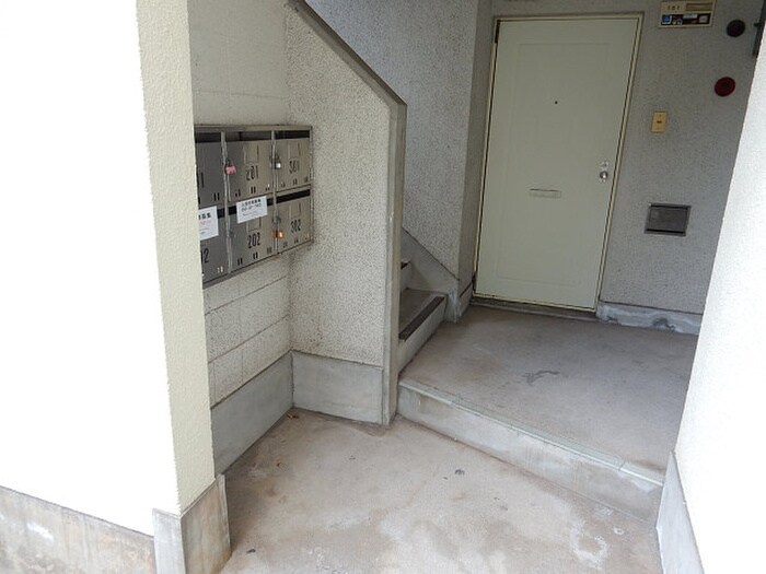 物件外観写真2　(エントランス部分)