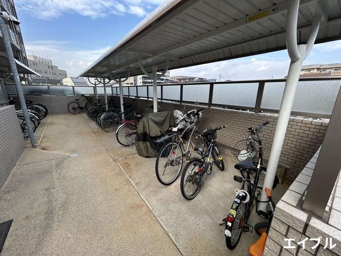 物件外観写真3　(駐輪場)