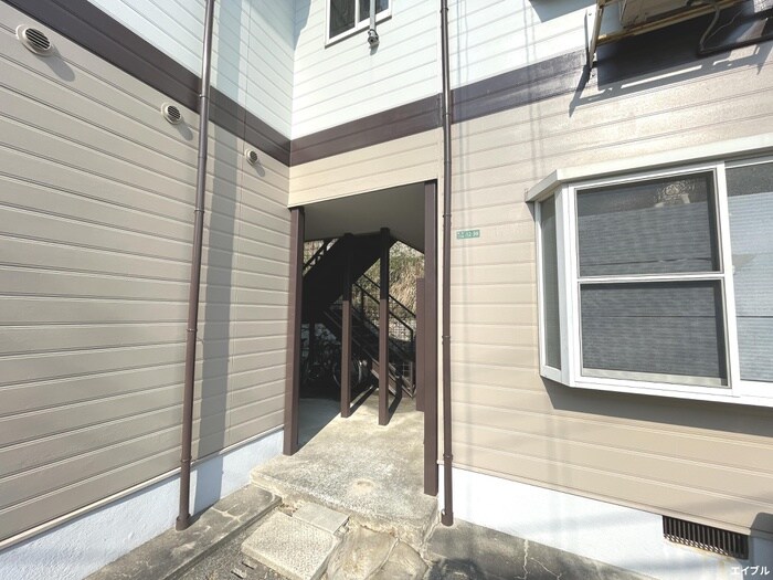 物件外観写真2　(エントランス部分)