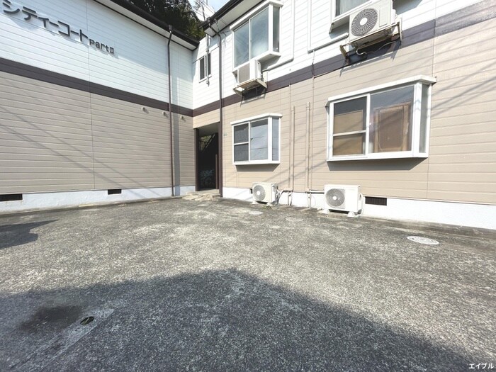 物件外観写真3　(駐車場)