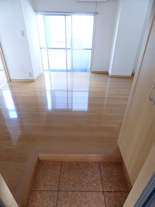 物件内観写真8　(玄関)
