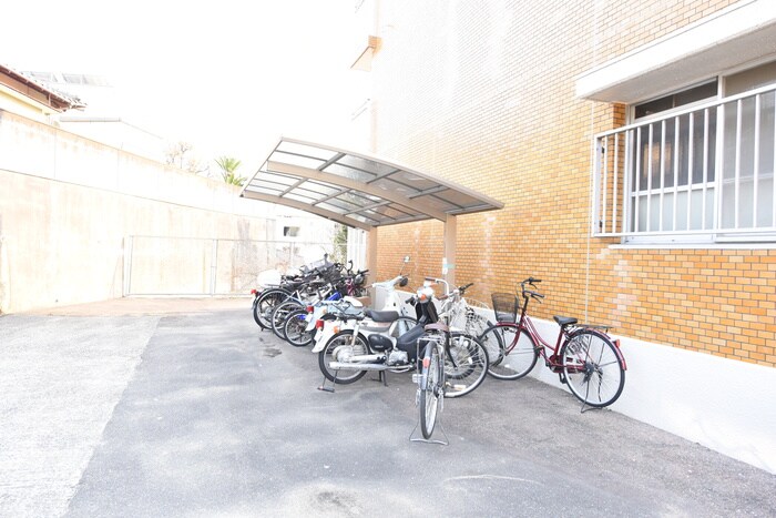 物件外観写真5　(駐輪場)