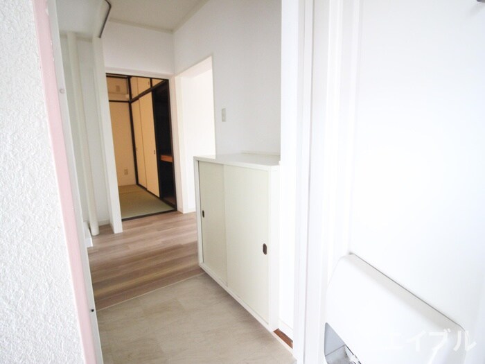 物件内観写真10　(玄関)