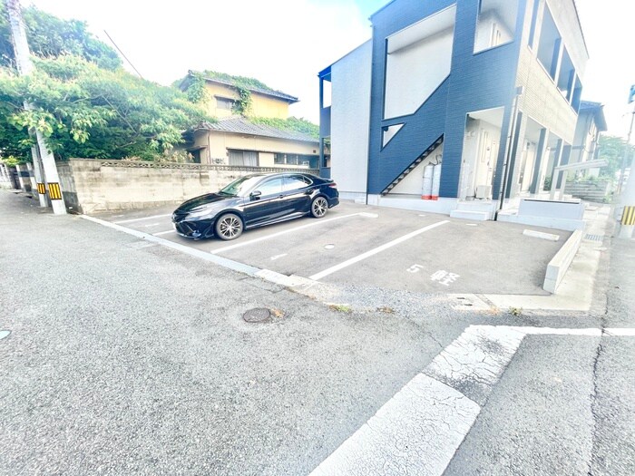 物件外観写真2　(駐車場)