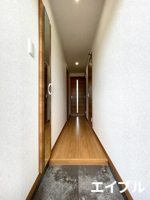 物件内観写真11　(玄関)