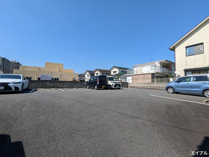 物件外観写真2　(駐車場)