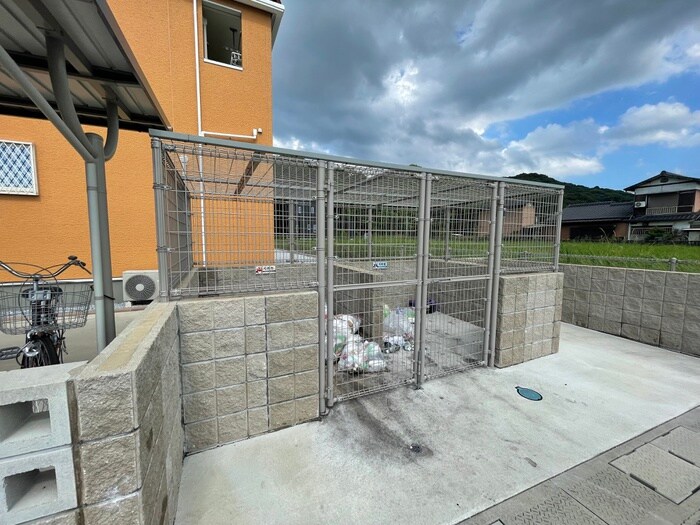 物件外観写真4　(建物設備)