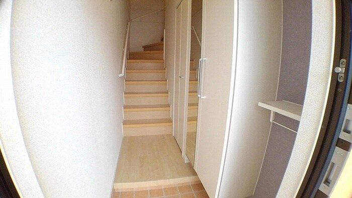 物件内観写真13　(玄関)