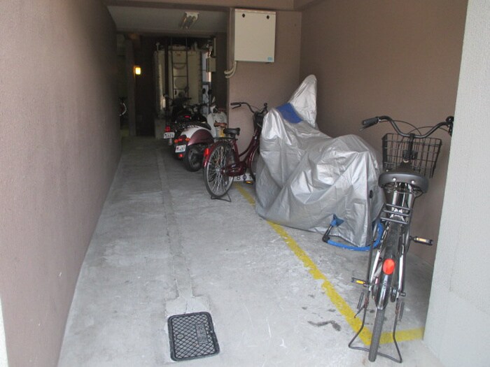 物件外観写真3　(駐輪場)