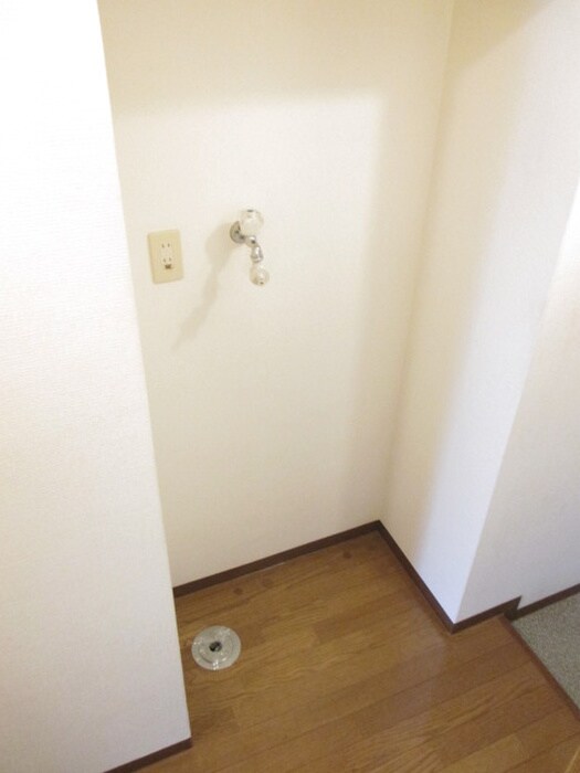 物件内観写真13　(洗濯機置場)