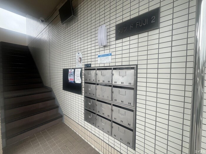 物件外観写真3　(エントランス部分)