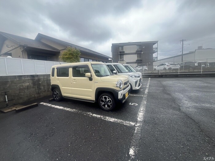 物件外観写真4　(駐車場)