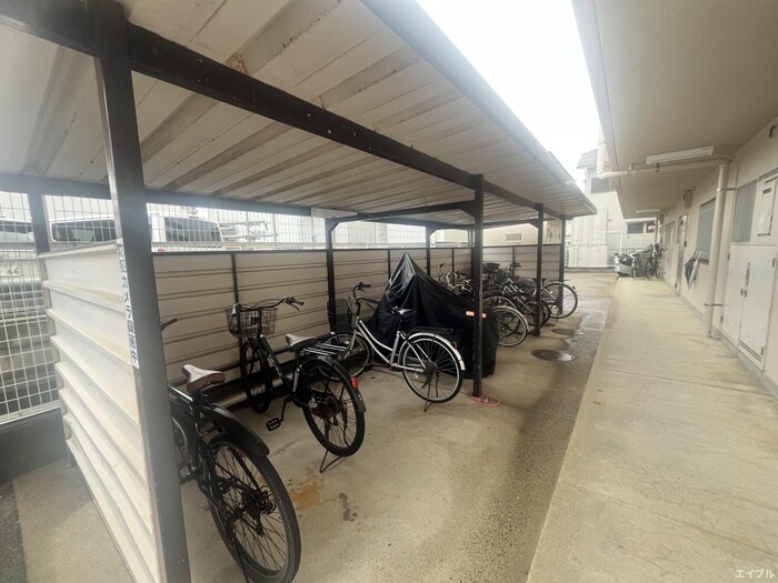 物件外観写真5　(駐輪場)