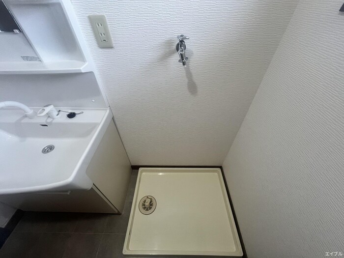 物件内観写真16　(洗濯機置場)