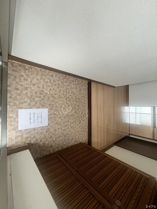 物件内観写真18　(玄関)