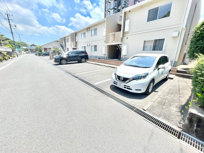 物件外観写真2　(駐車場)