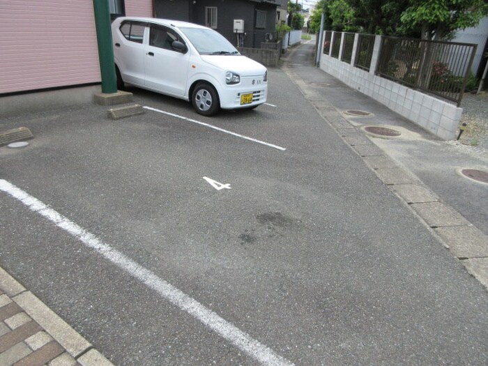 物件外観写真2　(バイク置き場)