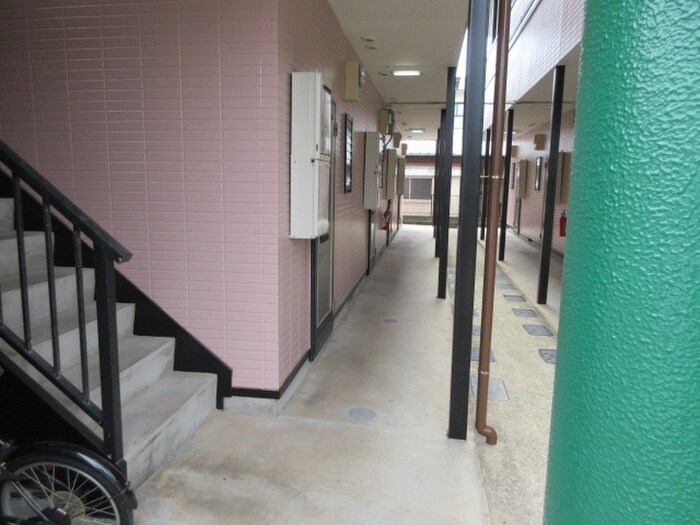 物件外観写真5　(エントランス部分)