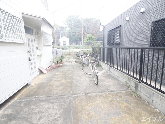 物件外観写真3　(駐輪場)