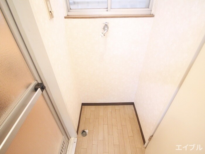 物件内観写真9　(洗濯機置場)