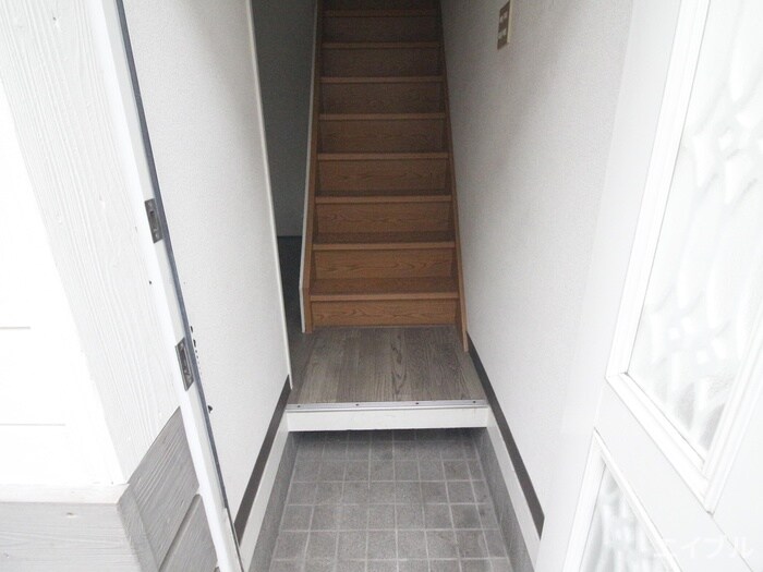 物件内観写真13　(玄関)