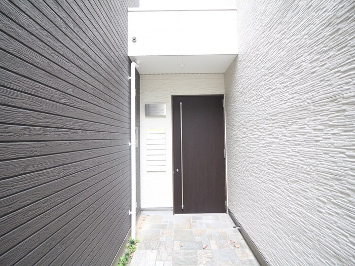 物件外観写真3　(エントランス部分)