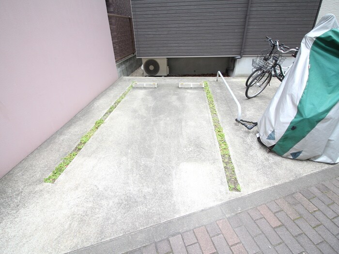 物件外観写真5　(駐車場)