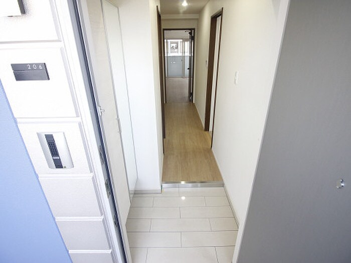 物件内観写真6　(玄関)