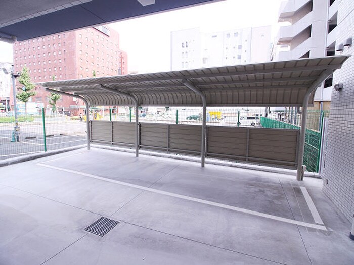 物件外観写真4　(駐輪場)