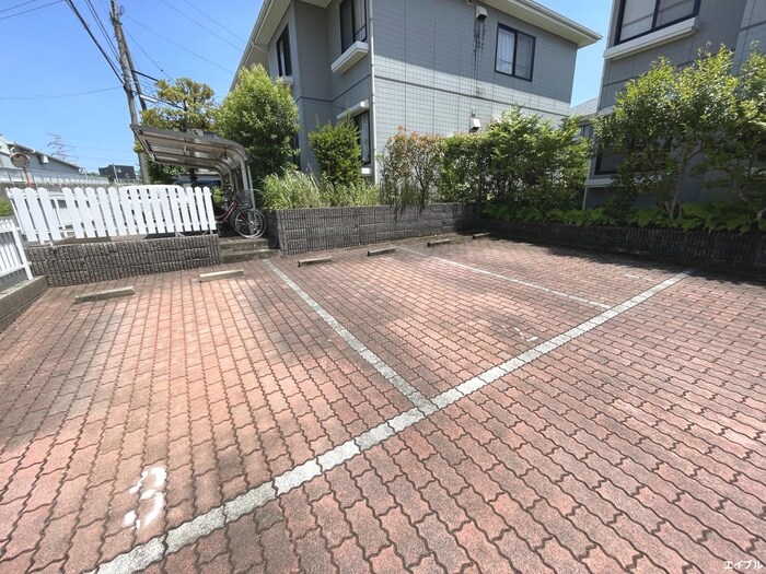 物件外観写真3　(駐車場)