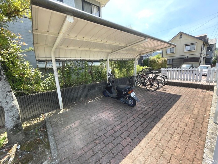 物件外観写真4　(駐輪場)