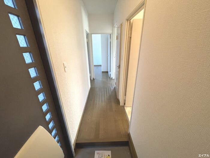 物件内観写真12　(玄関)