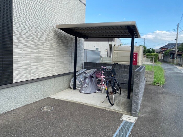 物件外観写真3　(駐輪場)