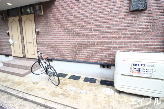 物件外観写真4　(駐輪場)