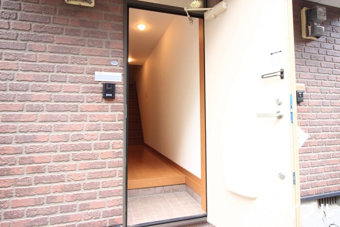 物件内観写真16　(玄関)