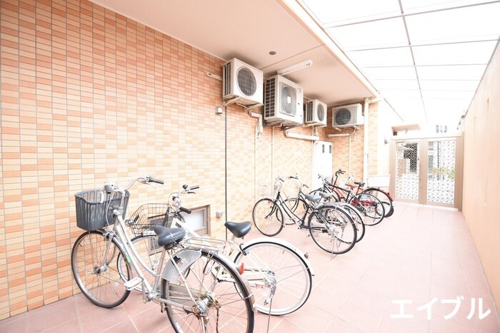 物件外観写真3　(駐輪場)