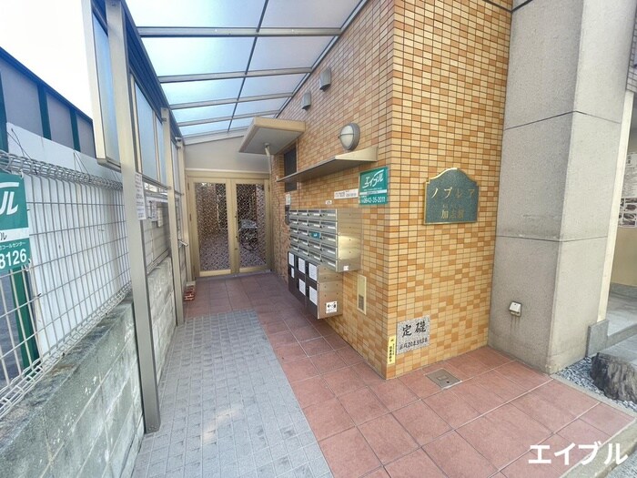 物件外観写真6　(エントランス部分)