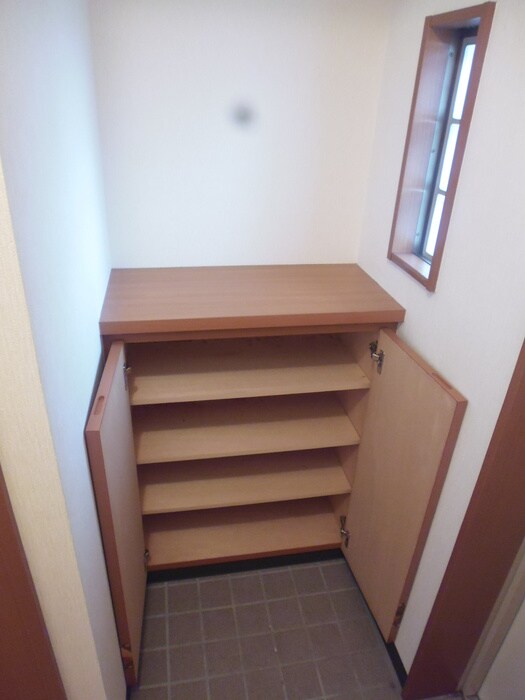 物件内観写真14　(玄関)