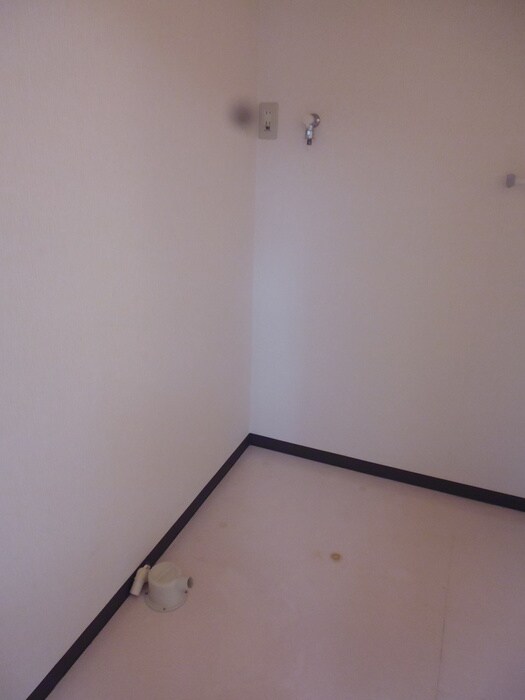 物件内観写真15　(洗濯機置場)