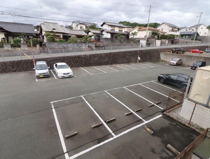 物件外観写真4　(駐車場)