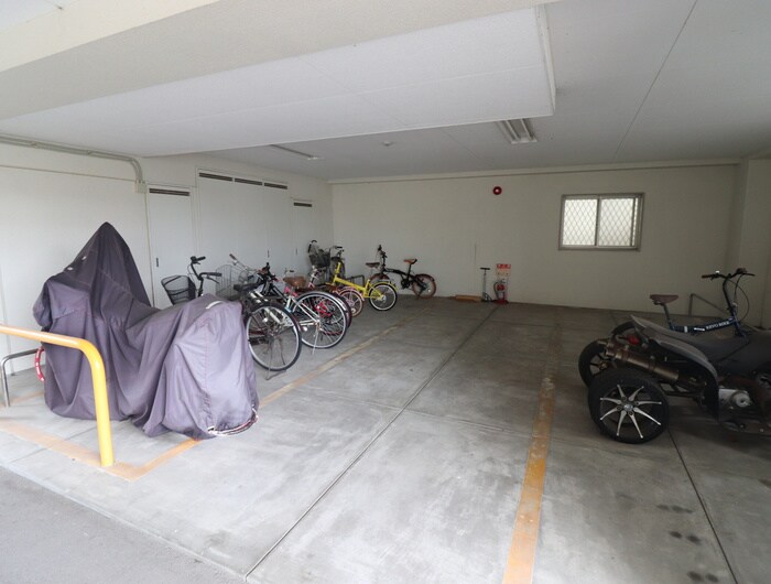 物件外観写真5　(駐輪場)