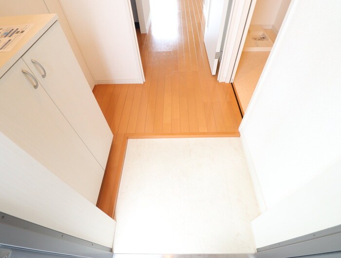 物件内観写真18　(玄関)