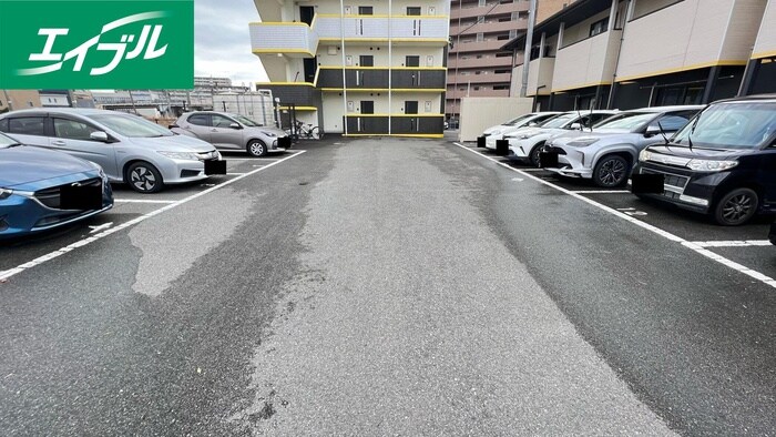 物件外観写真2　(駐車場)